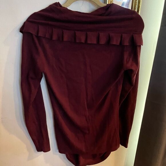 T. Tahari Ruffle Cowl Neck Sweater Maroon size Small - Picture 3 of 7